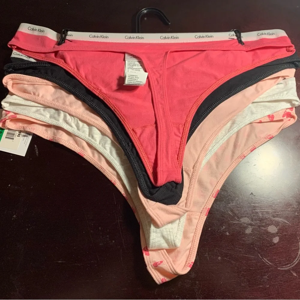 Size Large Calvin Klein women’s Valentines Day Thong 5 pack - Picture 2 of 3